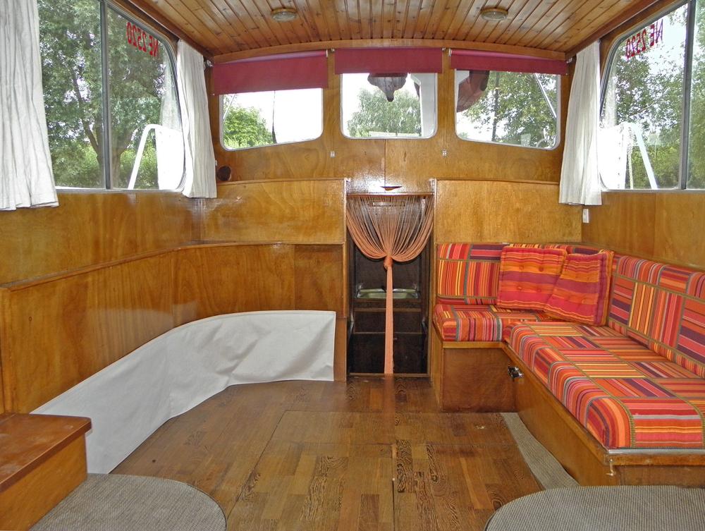 Saloon, Accommodation